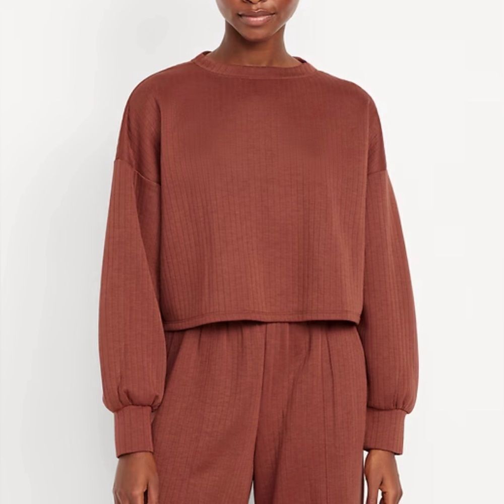 Old Navy Bounce Fleece Quilted Crew-Neck Top  Burgundy Medium NWT IN PACKAGE